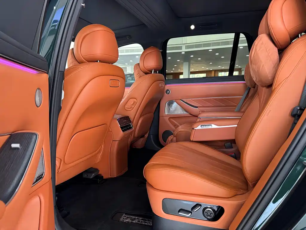 AITO ASK THE WORLD M8