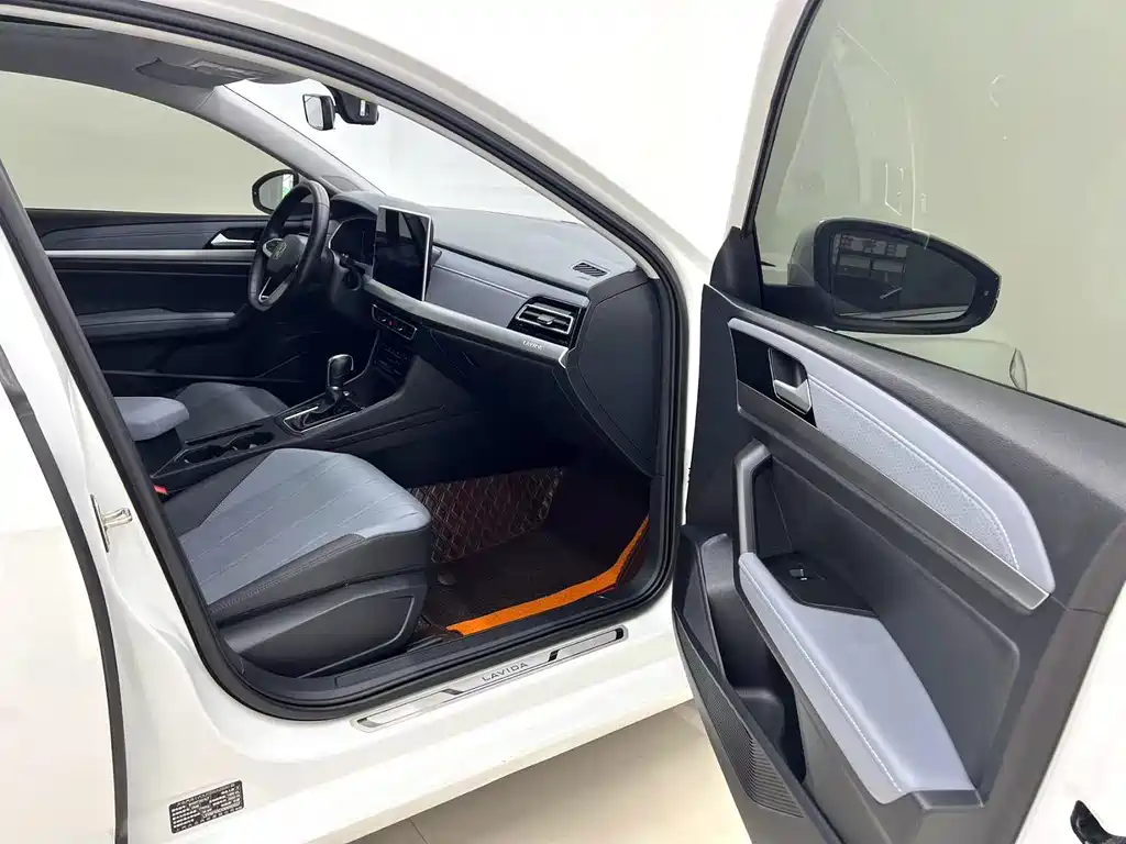 Volkswagen Lavida — миниатюра 4