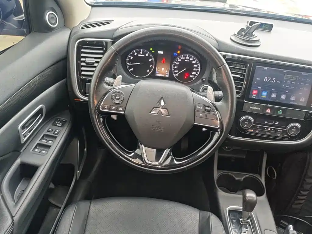 Mitsubishi Outlander — миниатюра 11