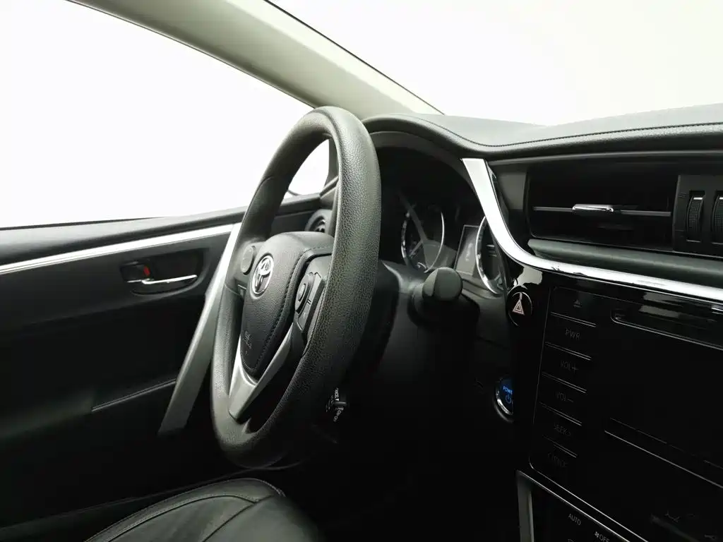 Toyota Corolla Hybrid — миниатюра 22