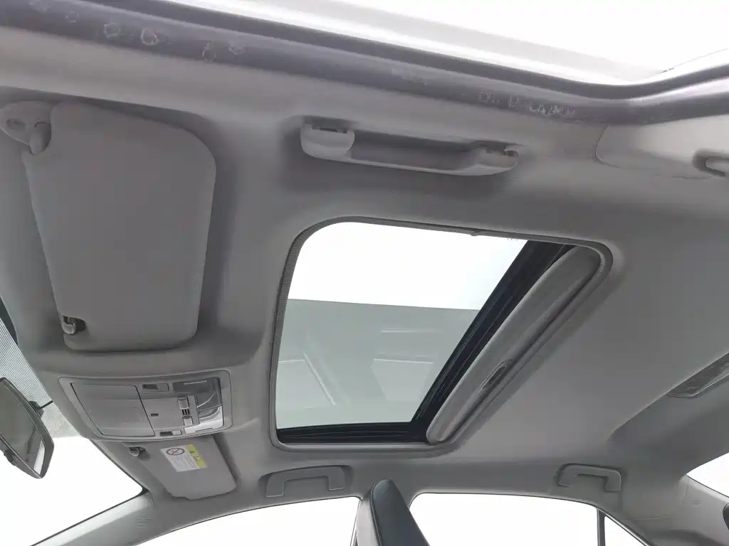 Toyota Corolla Hybrid — миниатюра 14