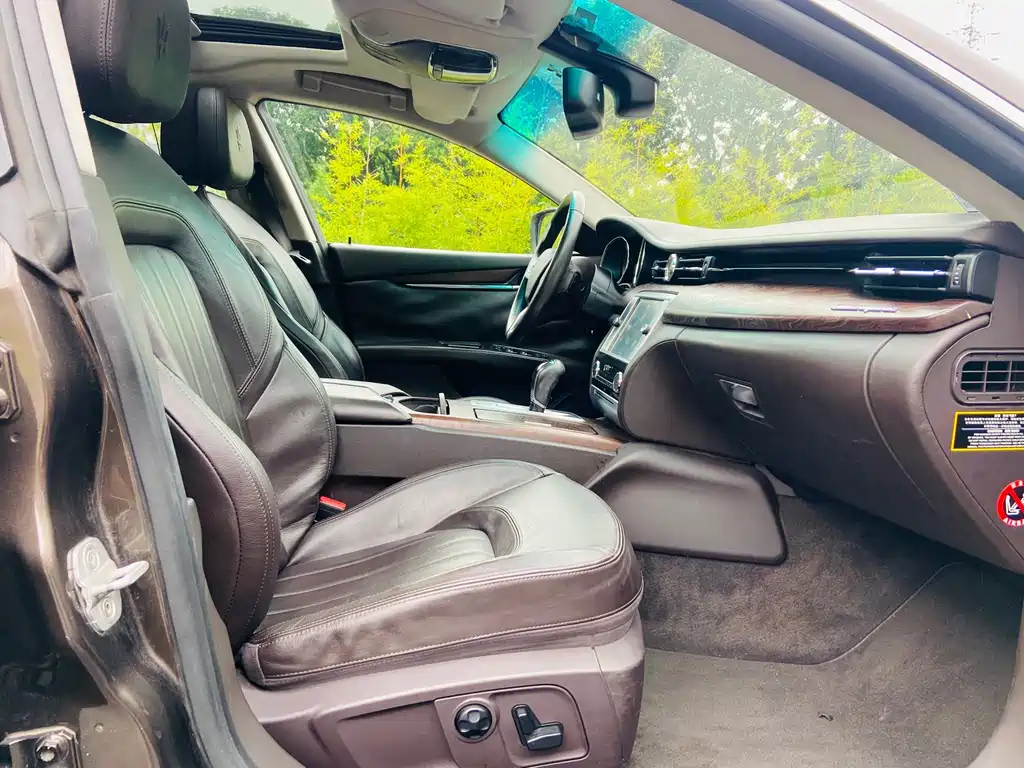 Maserati Quattroporte — миниатюра 10