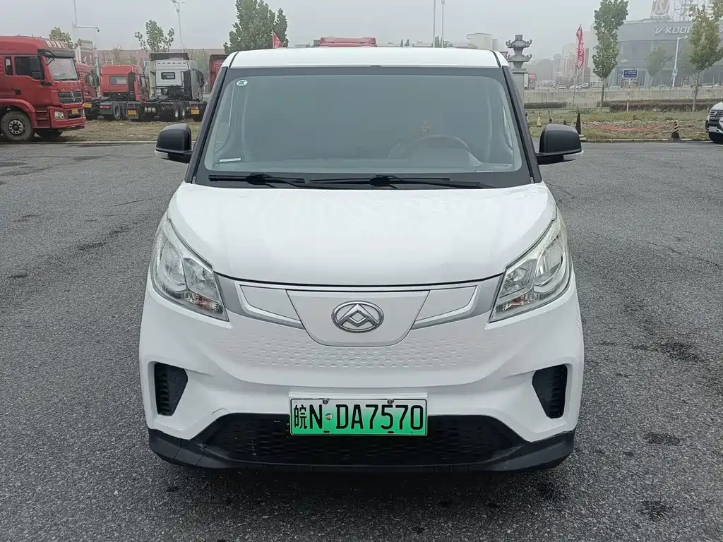 MAXUS EV30 — миниатюра 2