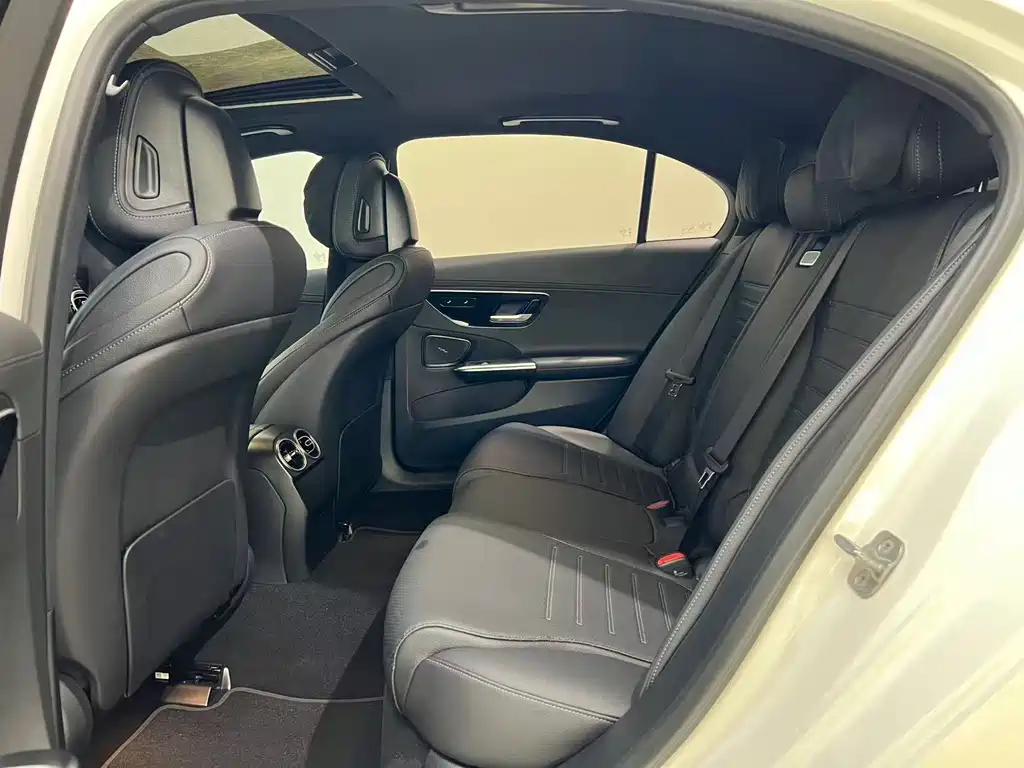 Mercedes-Benz C-Class — миниатюра 5