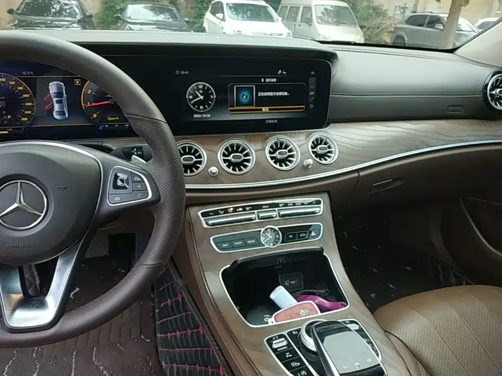 Mercedes-Benz E-Class — миниатюра 13