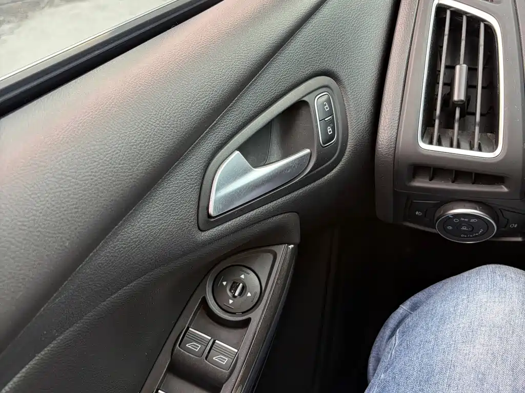 Ford Focus — миниатюра 17