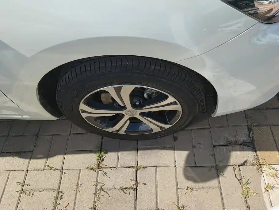 Nissan Tiida — миниатюра 6