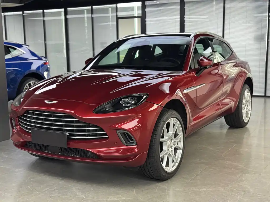 Aston Martin DBX 0