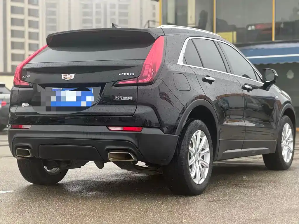 CADILLAC XT4