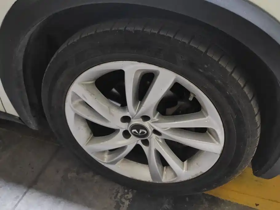 Infiniti QX30 — миниатюра 6