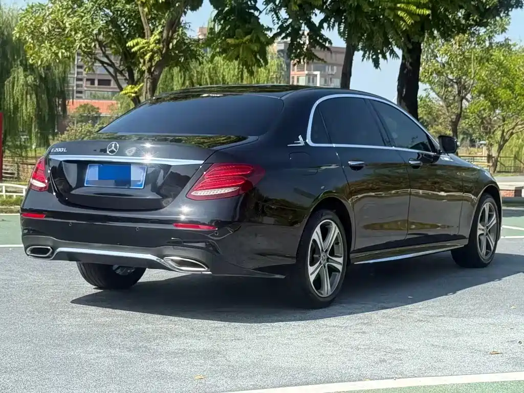 Mercedes-Benz E-Class — миниатюра 5