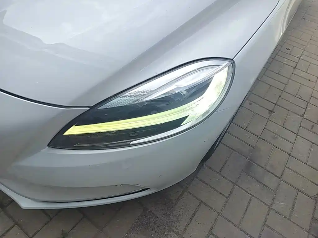 Volvo V40 — миниатюра 24