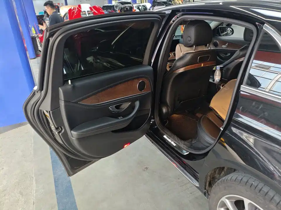 Mercedes-Benz E-Class — миниатюра 6