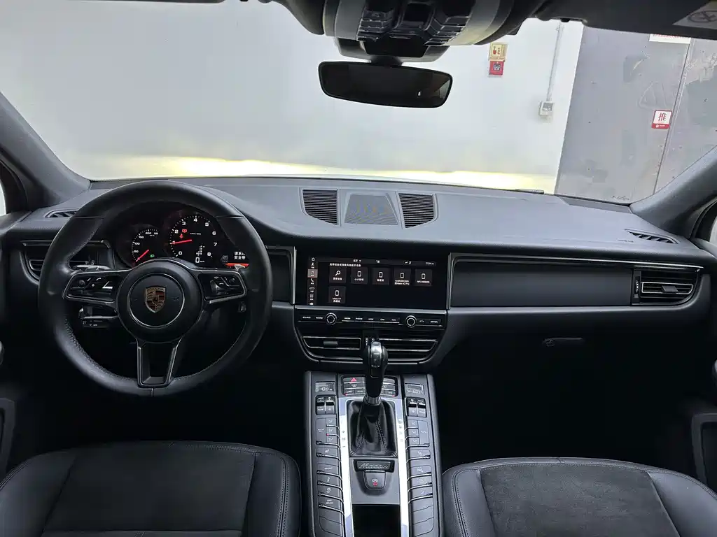 Porsche Macan — миниатюра 11