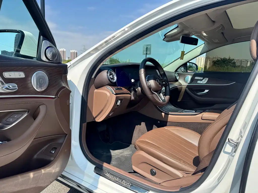 Mercedes-Benz E-Class — миниатюра 5