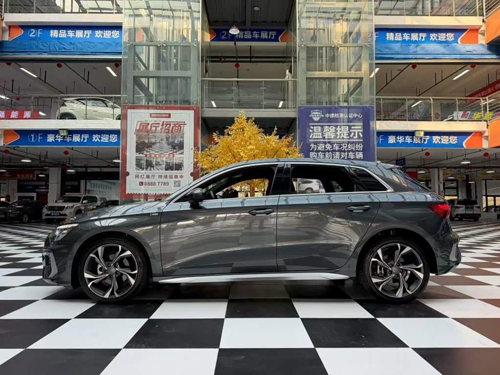 Audi A3 1.4 л 2022 г. Серебристо-серый, пробег 30000 км
