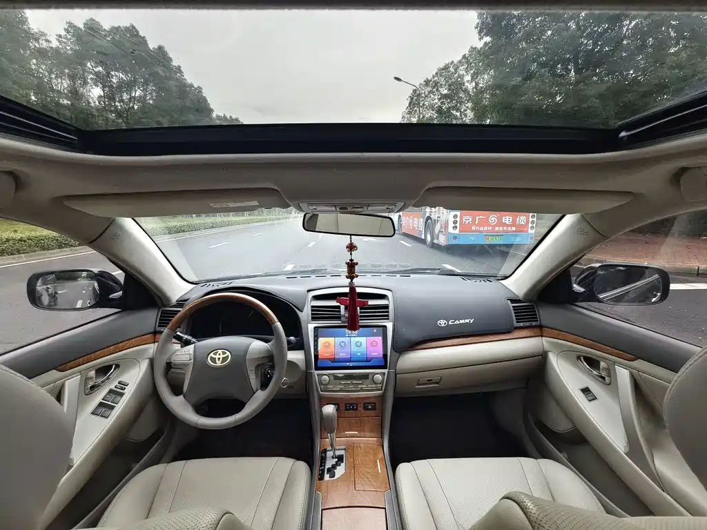 Toyota Camry — миниатюра 6