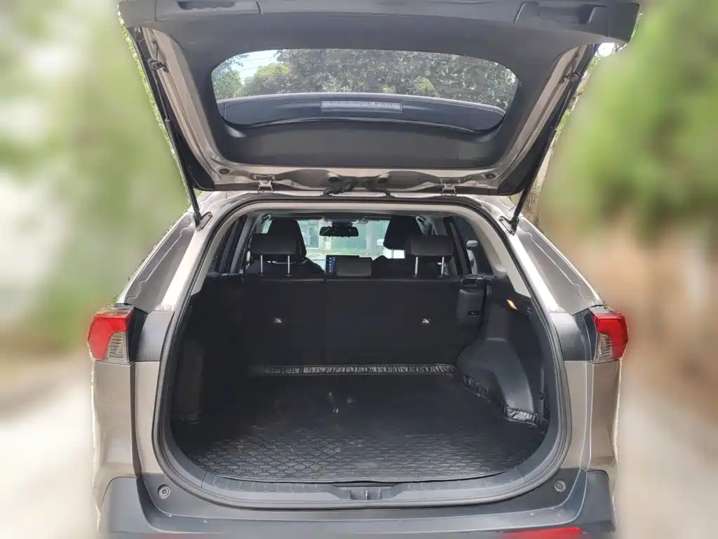 Toyota RAV4 — миниатюра 10