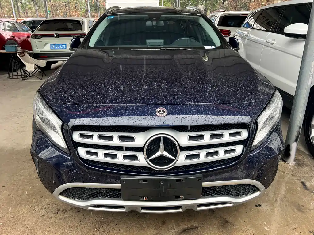 MERCEDES-BENZ GLA