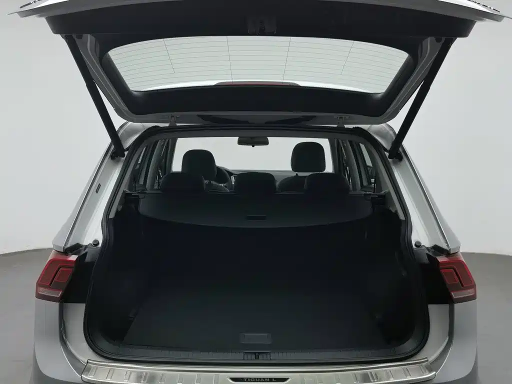 Volkswagen Tiguan L — миниатюра 16