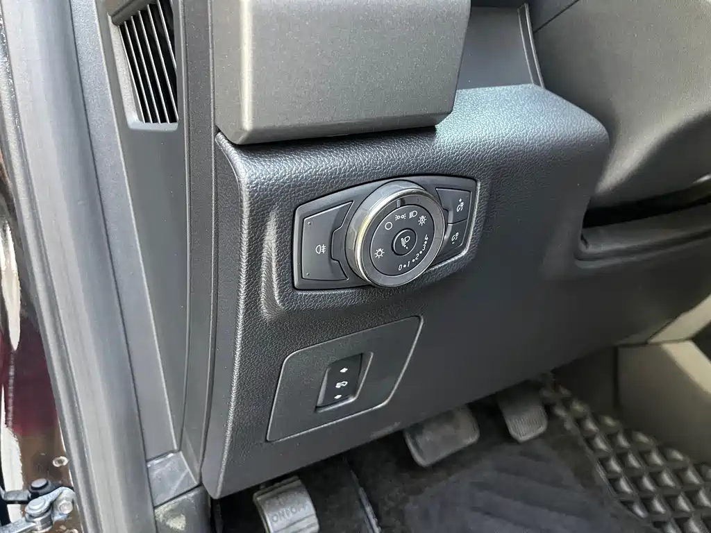 Ford F-150 Raptor — миниатюра 17