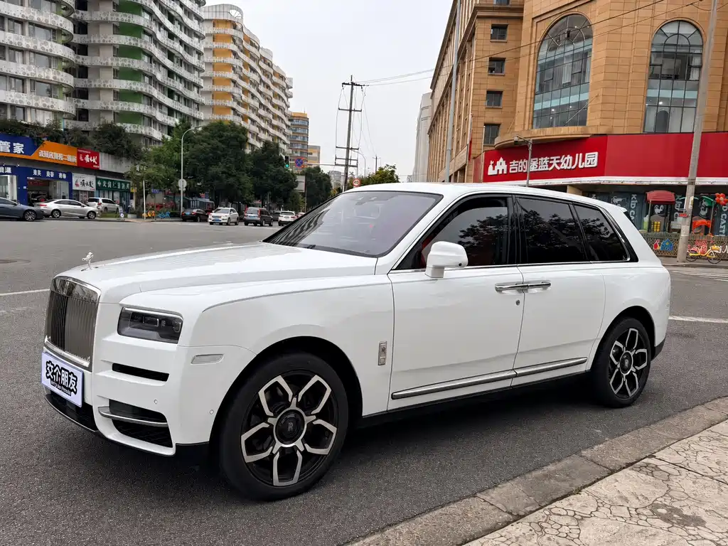 Rolls-Royce Cullinan — миниатюра 3