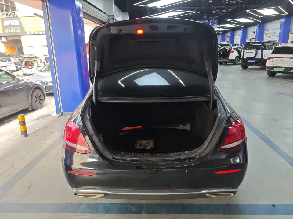 Mercedes-Benz E-Class — миниатюра 9