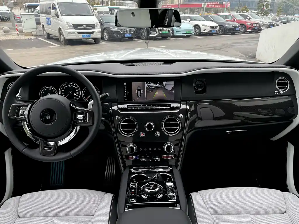 Rolls-Royce Cullinan — миниатюра 25