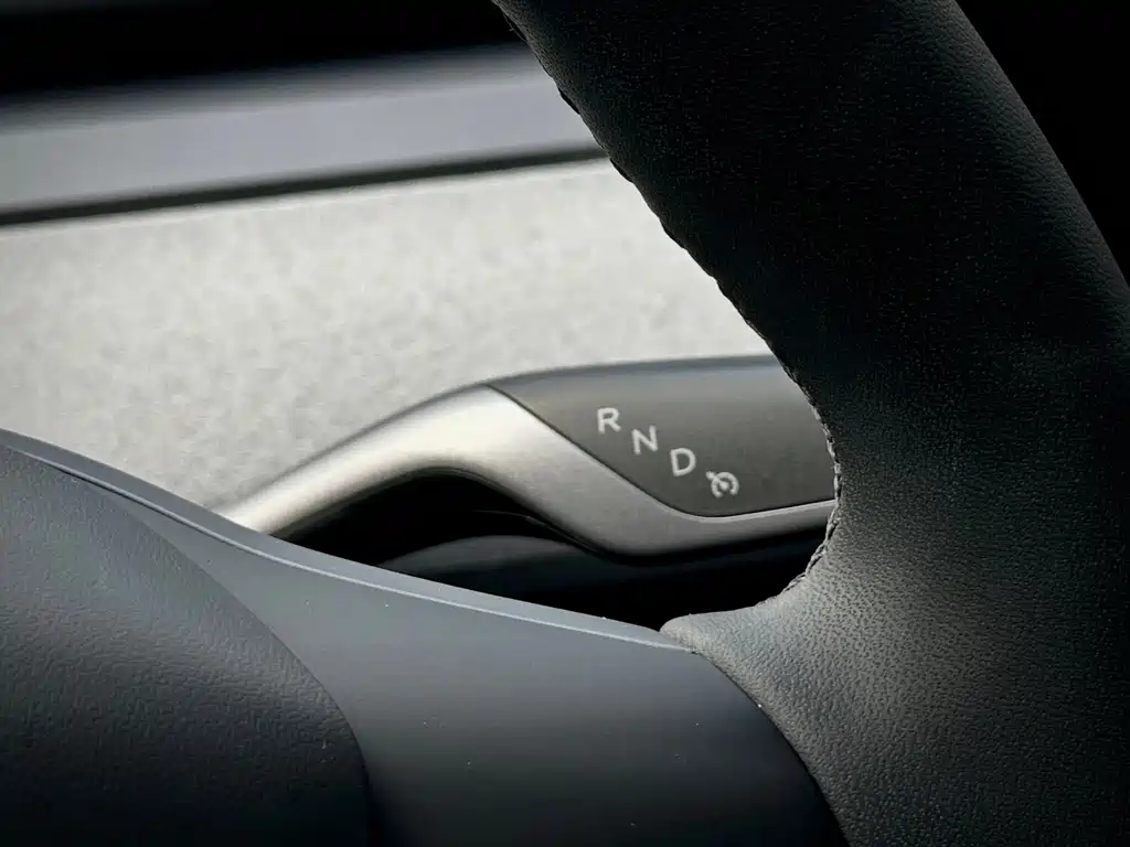 Tesla Model Y — миниатюра 12