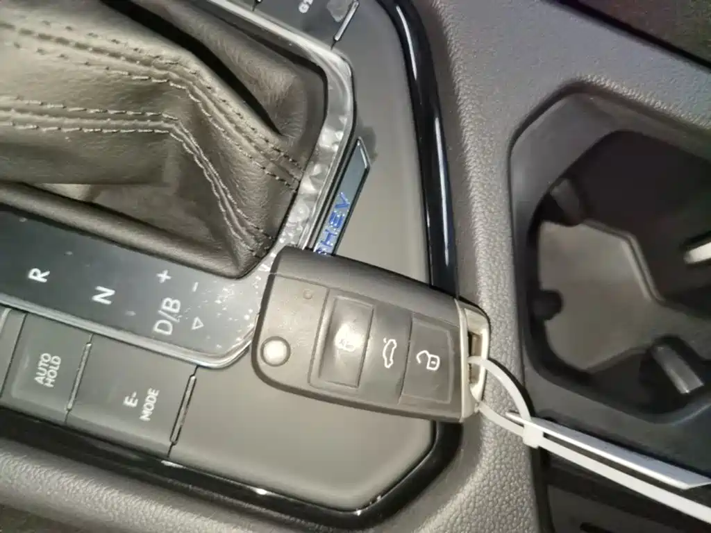 Volkswagen Tiguan L PHEV — миниатюра 9