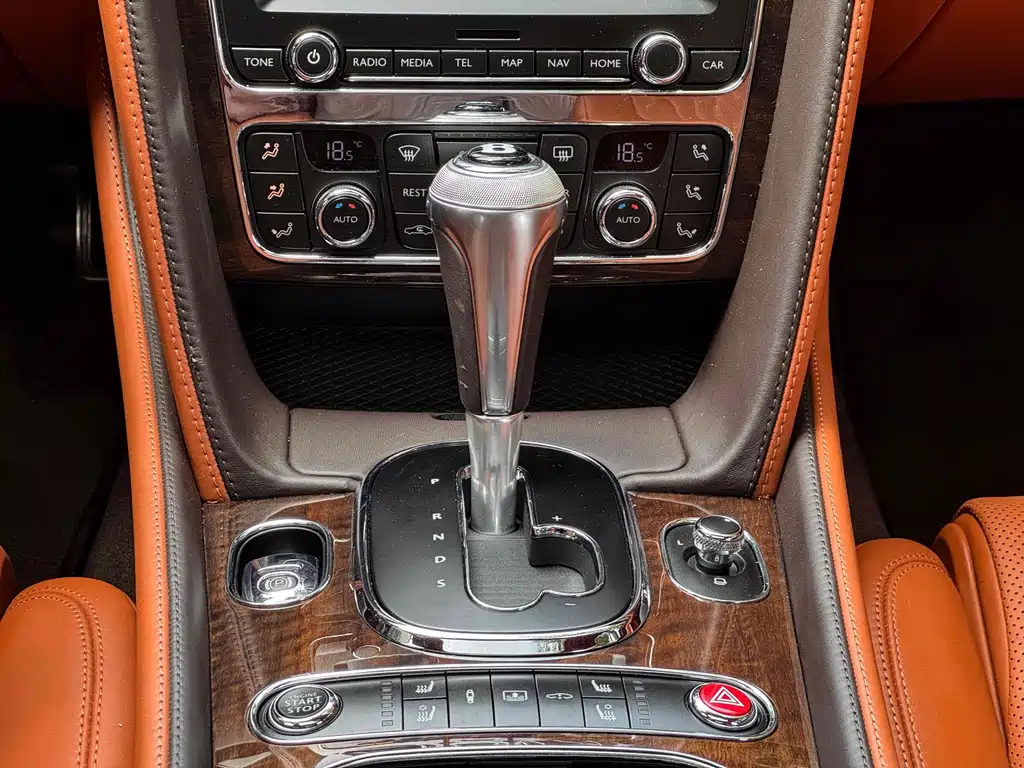 Bentley Flying Spur — миниатюра 18