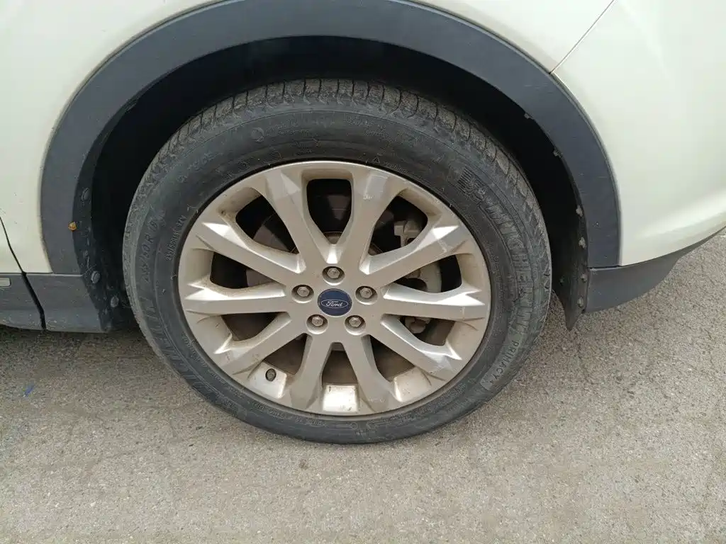 Ford Kuga — миниатюра 8