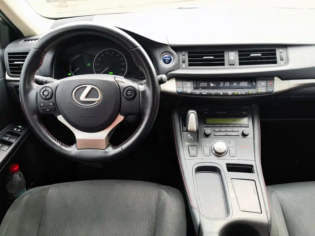 Lexus CT — миниатюра 8