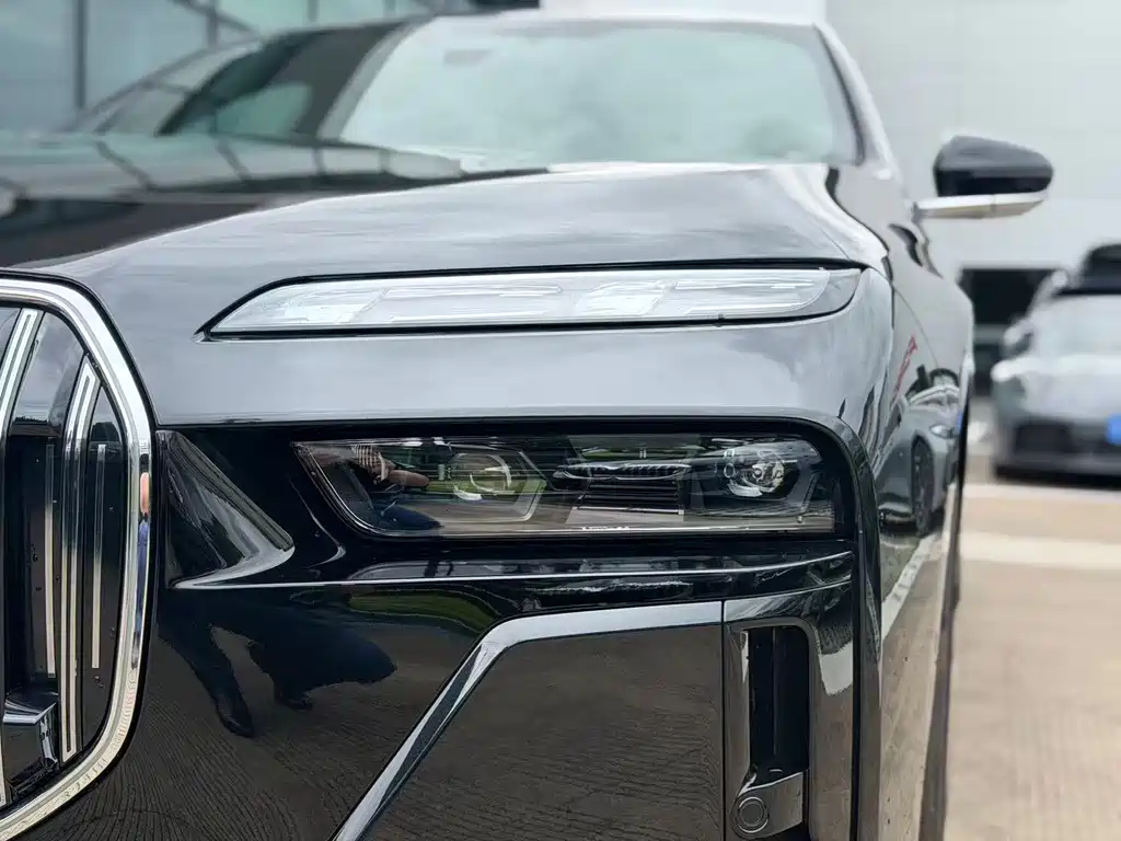 BMW 7 Series — миниатюра 4