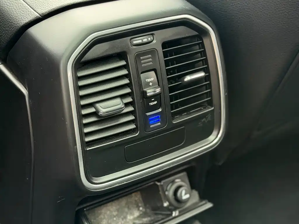 Porsche Macan — миниатюра 9