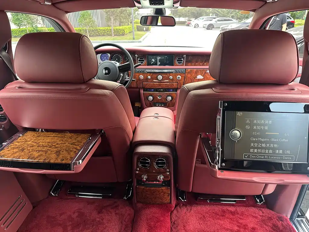 Rolls-Royce Phantom — миниатюра 12