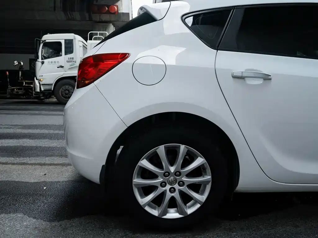 Buick Excelle — миниатюра 7