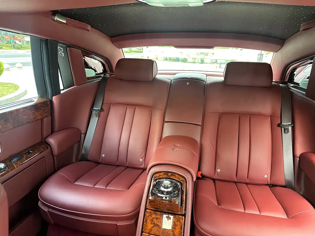 Rolls-Royce Phantom — миниатюра 11