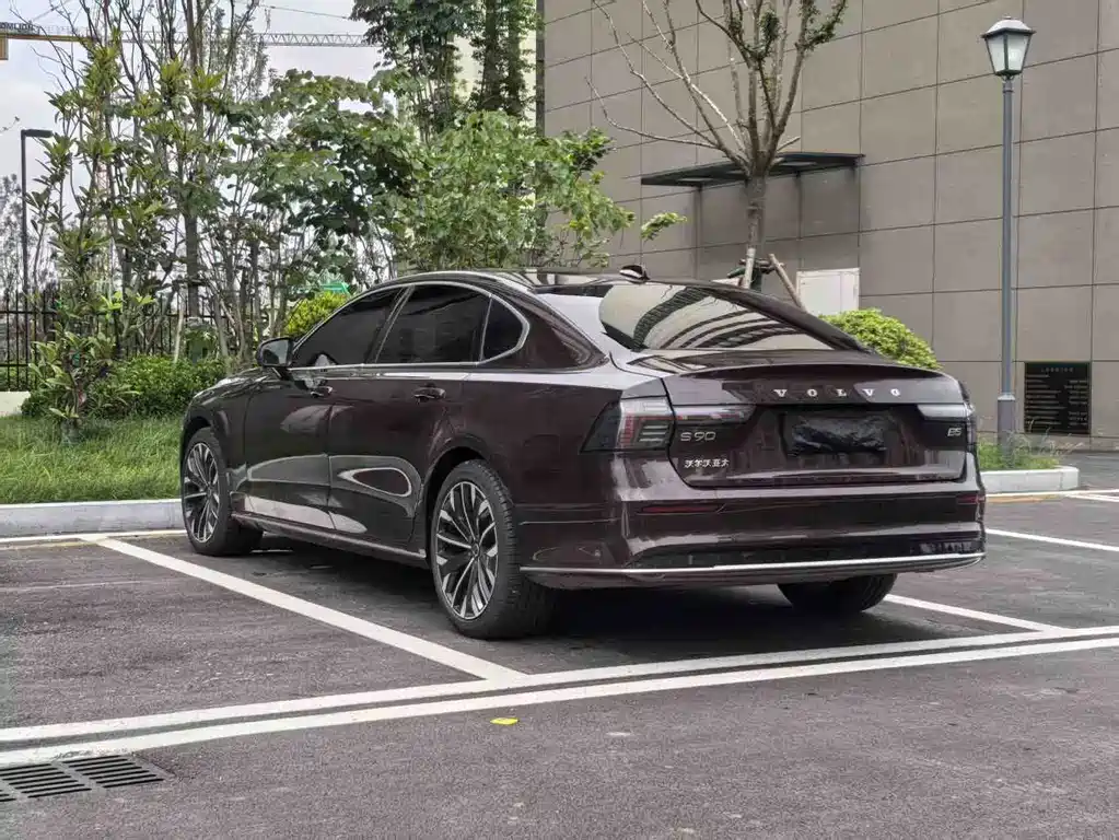 Volvo S90 2026 B5 Luxury