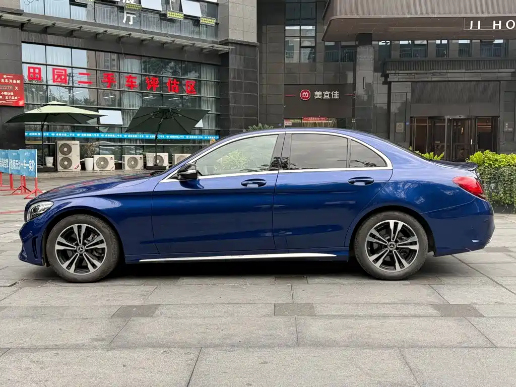Mercedes-Benz C-Class — миниатюра 3