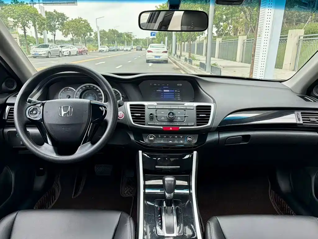 Honda Accord — миниатюра 8