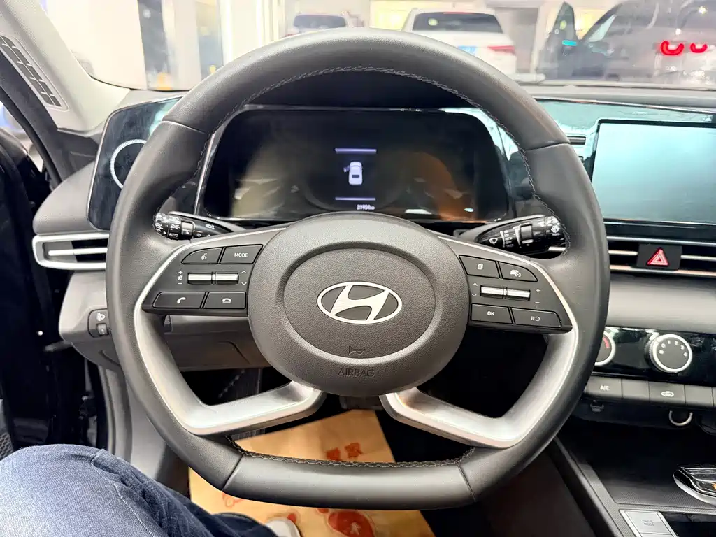 Hyundai Elantra — миниатюра 14