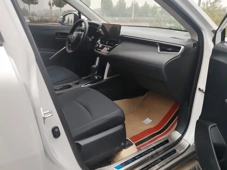 Toyota Corolla Cross — миниатюра 8