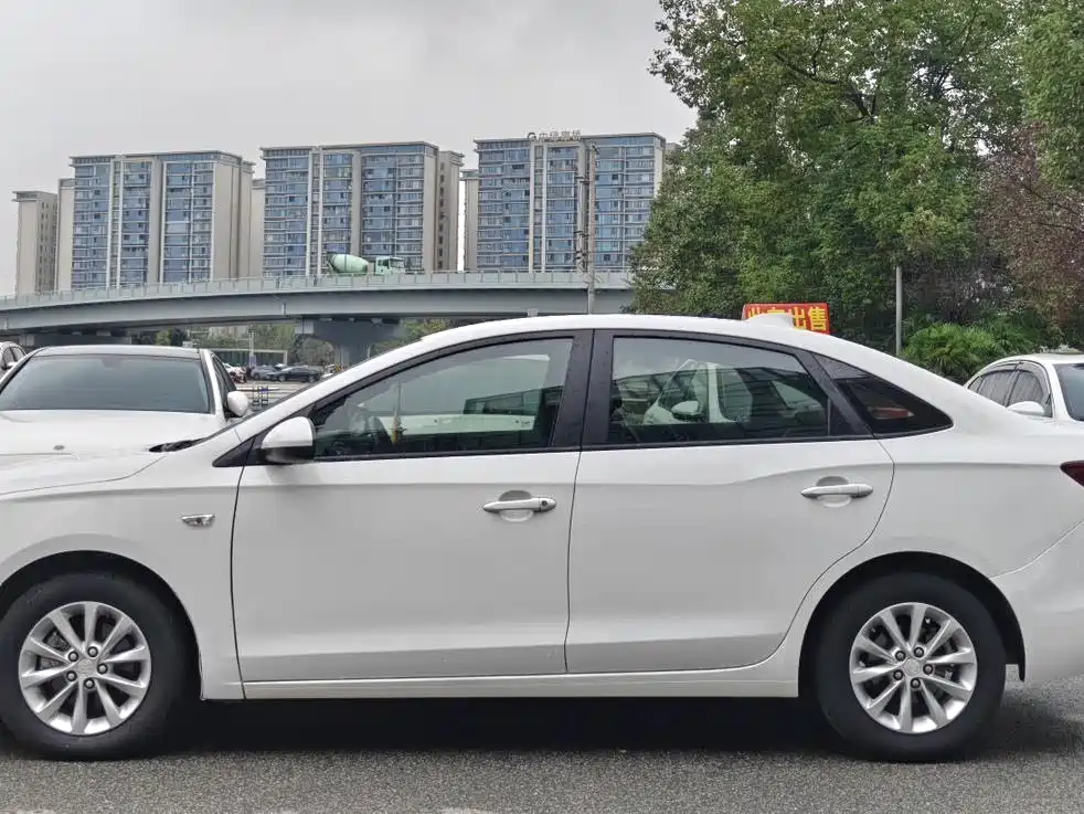 Buick Excelle — миниатюра 9