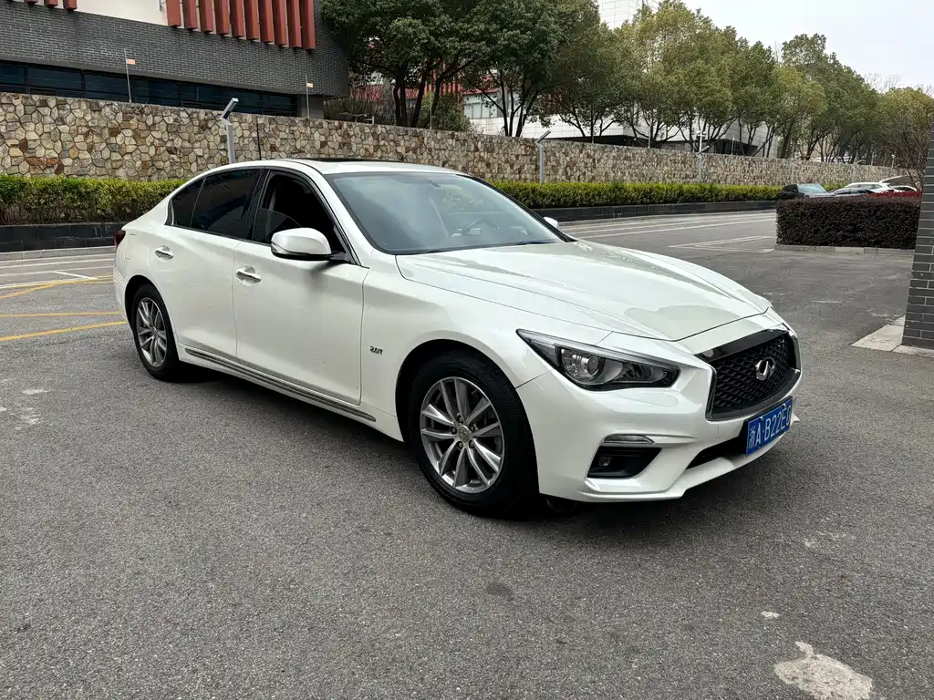 INFINITI Q50L