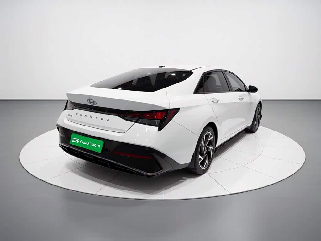 Hyundai Elantra 1.5 л 2025 г. Белый, пробег 11500 км