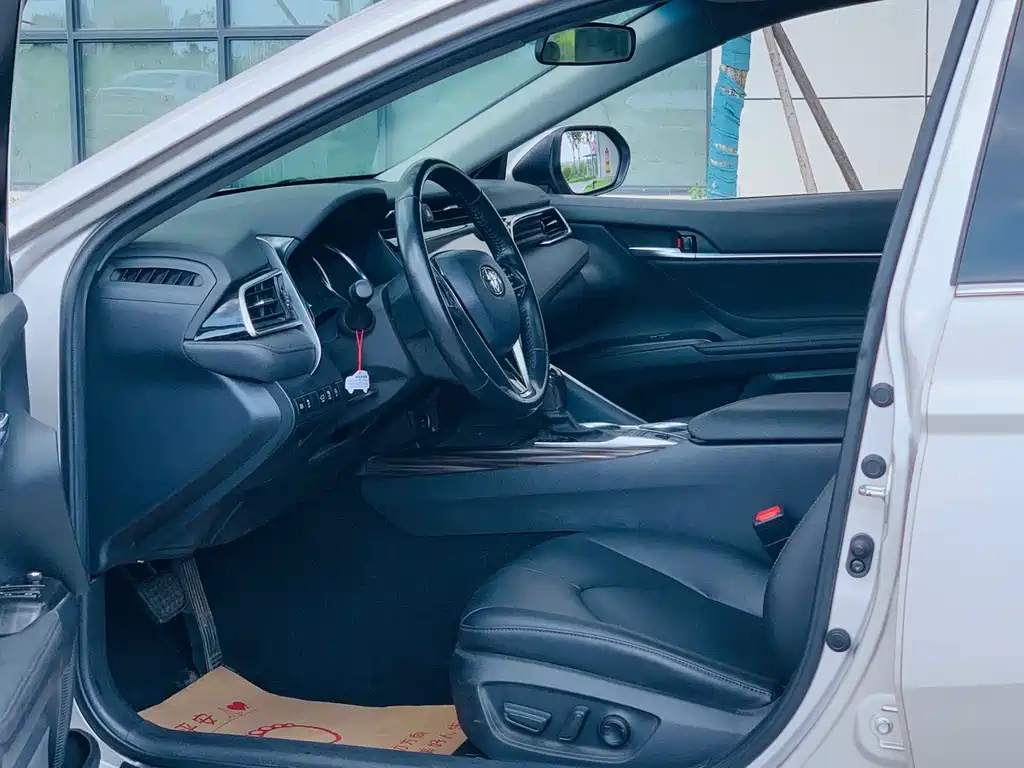 Toyota Camry — миниатюра 9