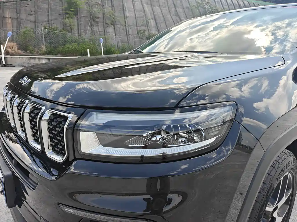 Jeep Grand Commander — миниатюра 9