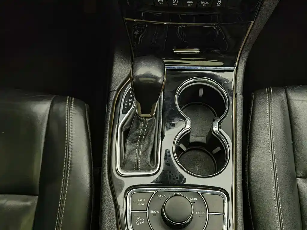 Jeep Grand Cherokee (Import) — миниатюра 13