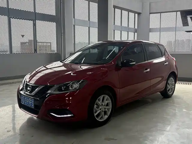 NISSAN TIIDA